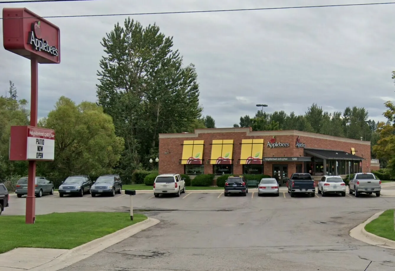 Applebee's restaurant and parking lot